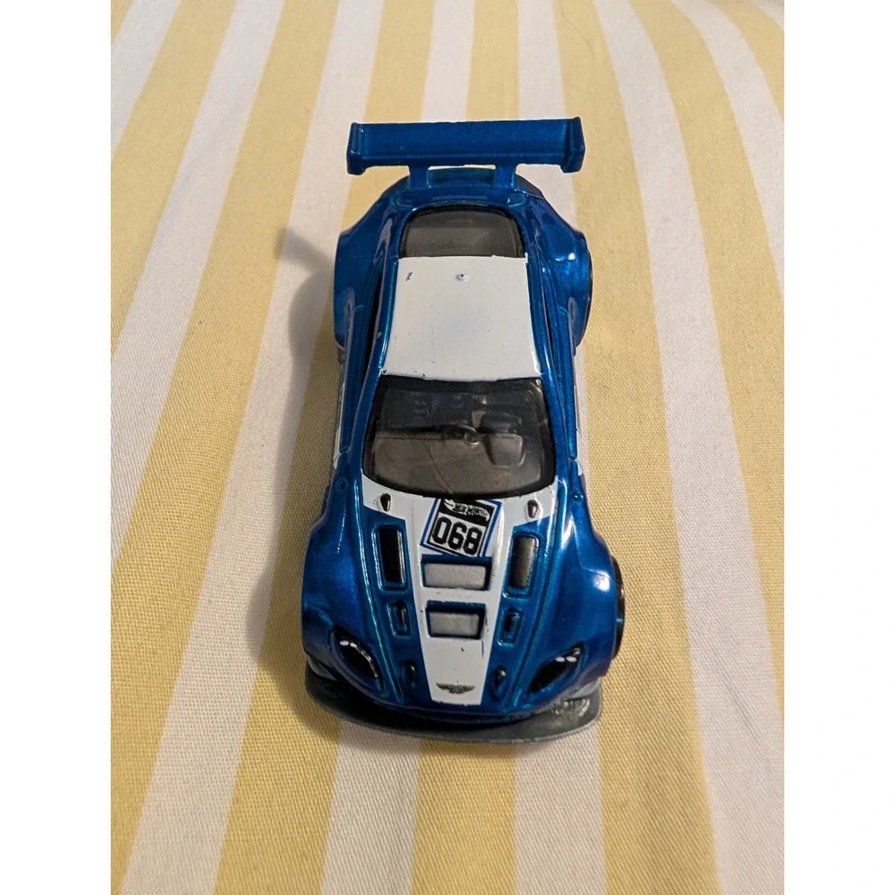 Hot Wheels Aston Martin Vantage GT3 Blue 1:64 Scale Diecast Model Car F1160